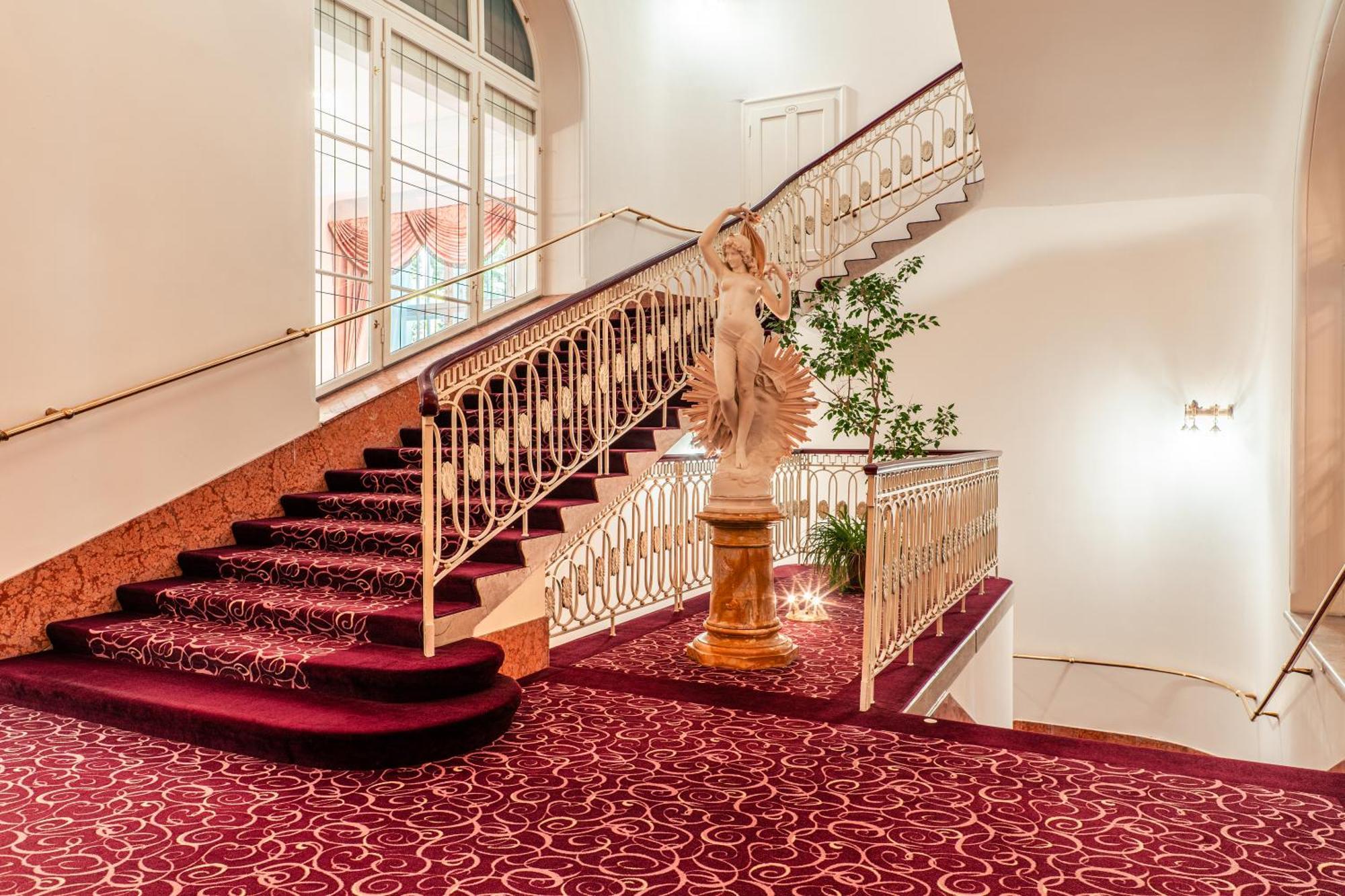 Hotel Radium Palace Jáchymov Exteriör bild
